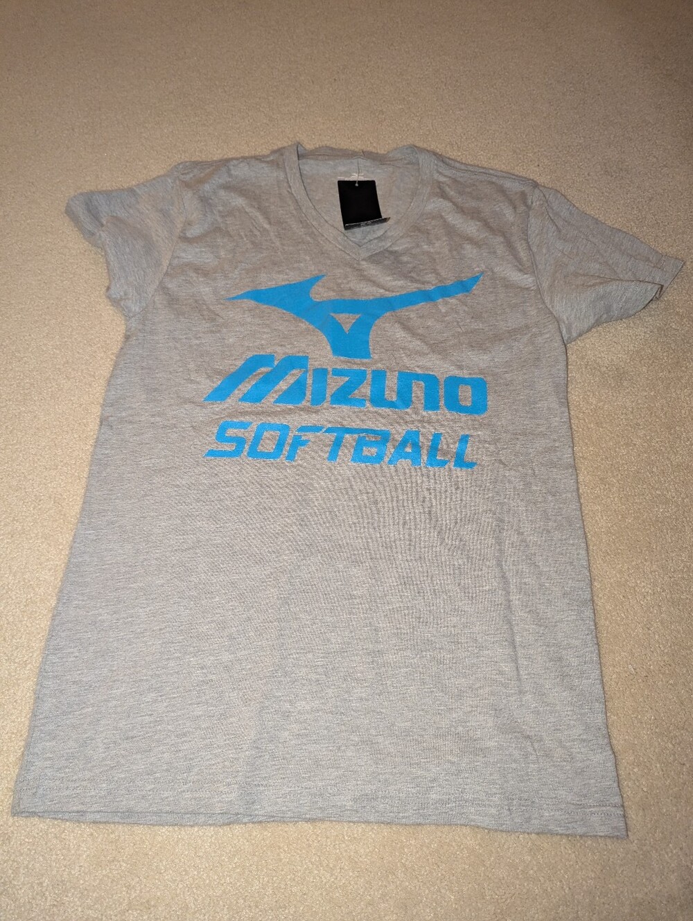 Nwt Mizuno women's v-neck softball t-shirt sz M